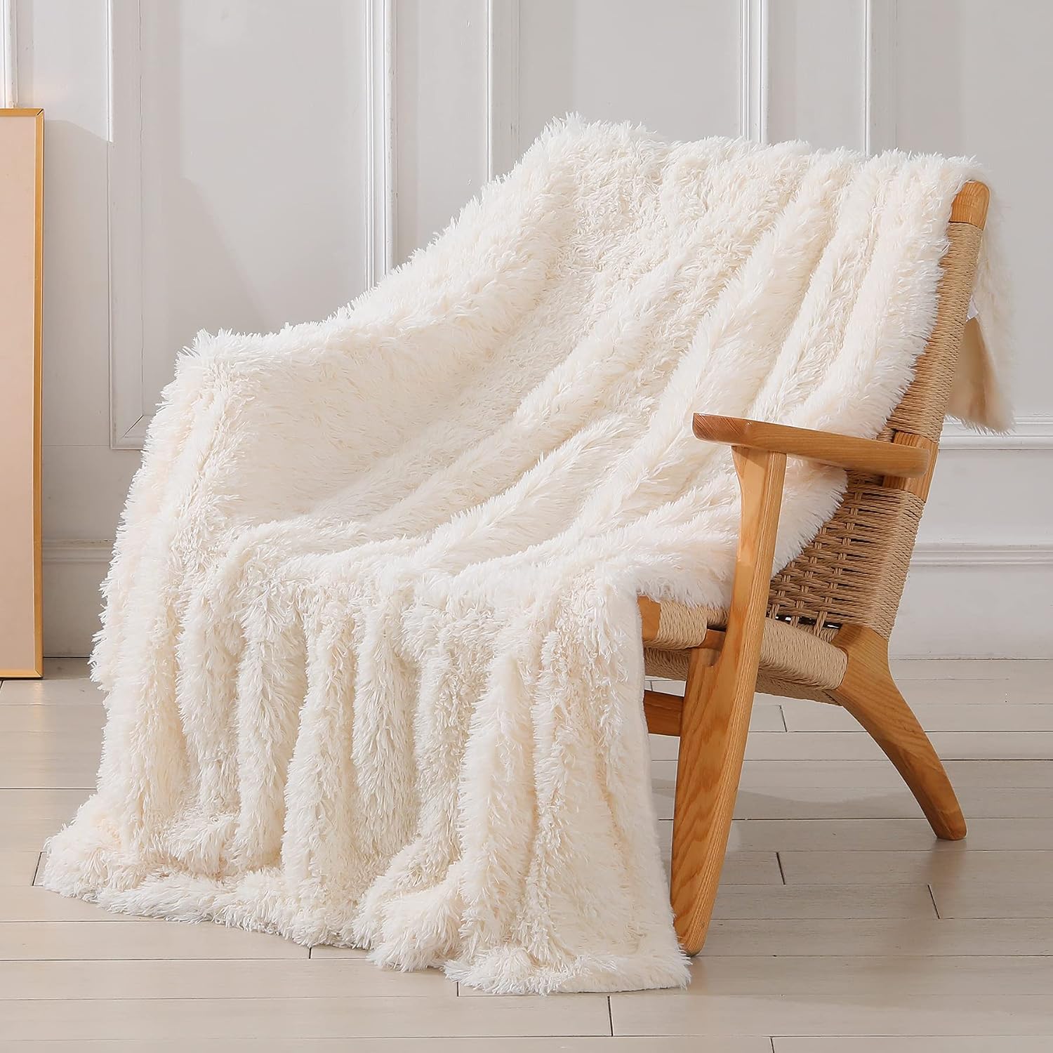 81KAQGG9TL._AC_SL1500_.jpg Cream White Reversible Faux Fur Shaggy Throw Blanket 50x60 - Image 1